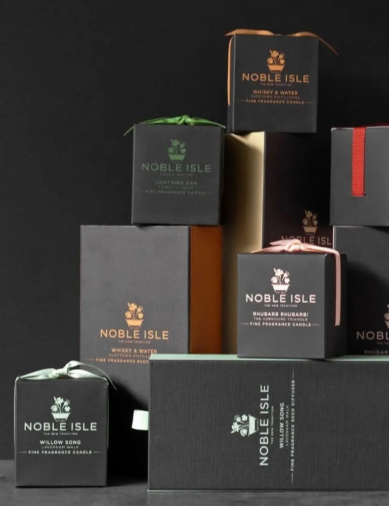 NOBLE ISLE : Fine Fragrance Candles Lightning Oak